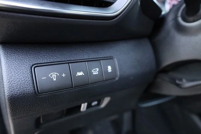 Used 2023 Black Hyundai SEL image 19
