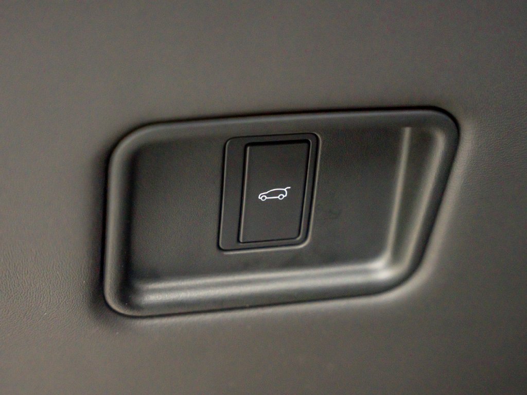 Used 2024 Black Land Rover Dynamic SE image 26
