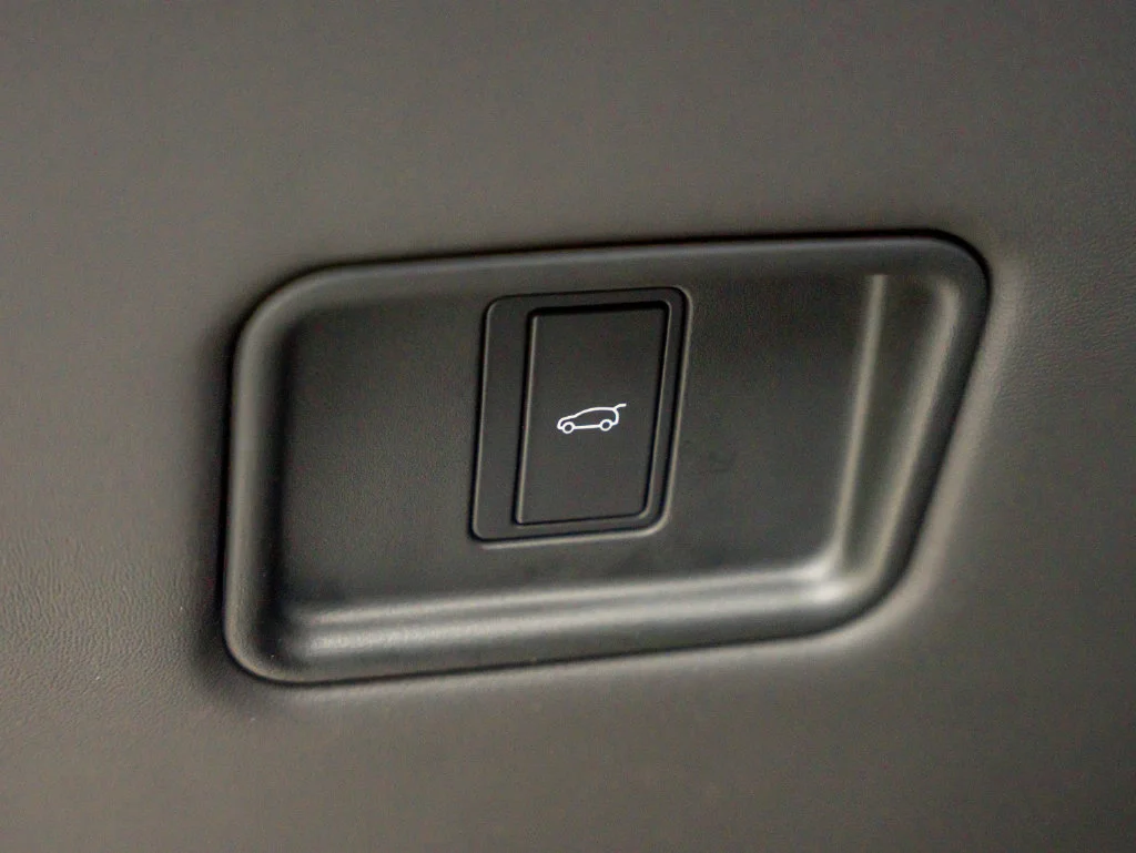 Used 2024 Black Land Rover Dynamic SE image 26