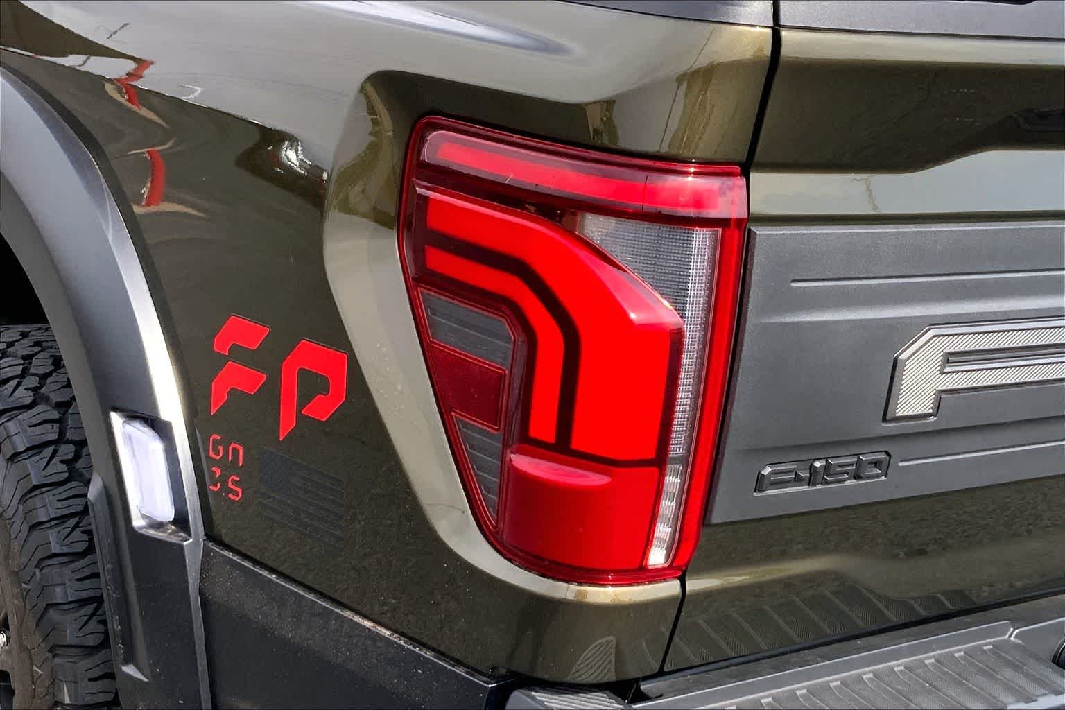 Used 2024 Shelter Green Ford Raptor image 29