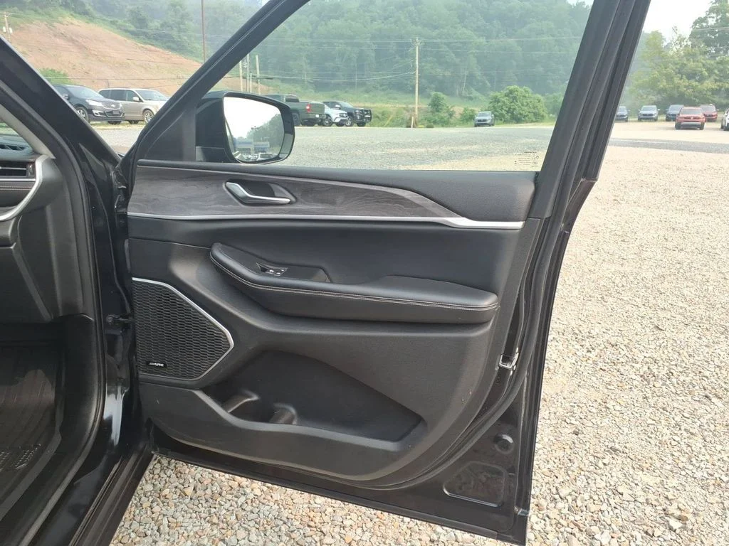 Used 2023 Black Jeep Limited image 16