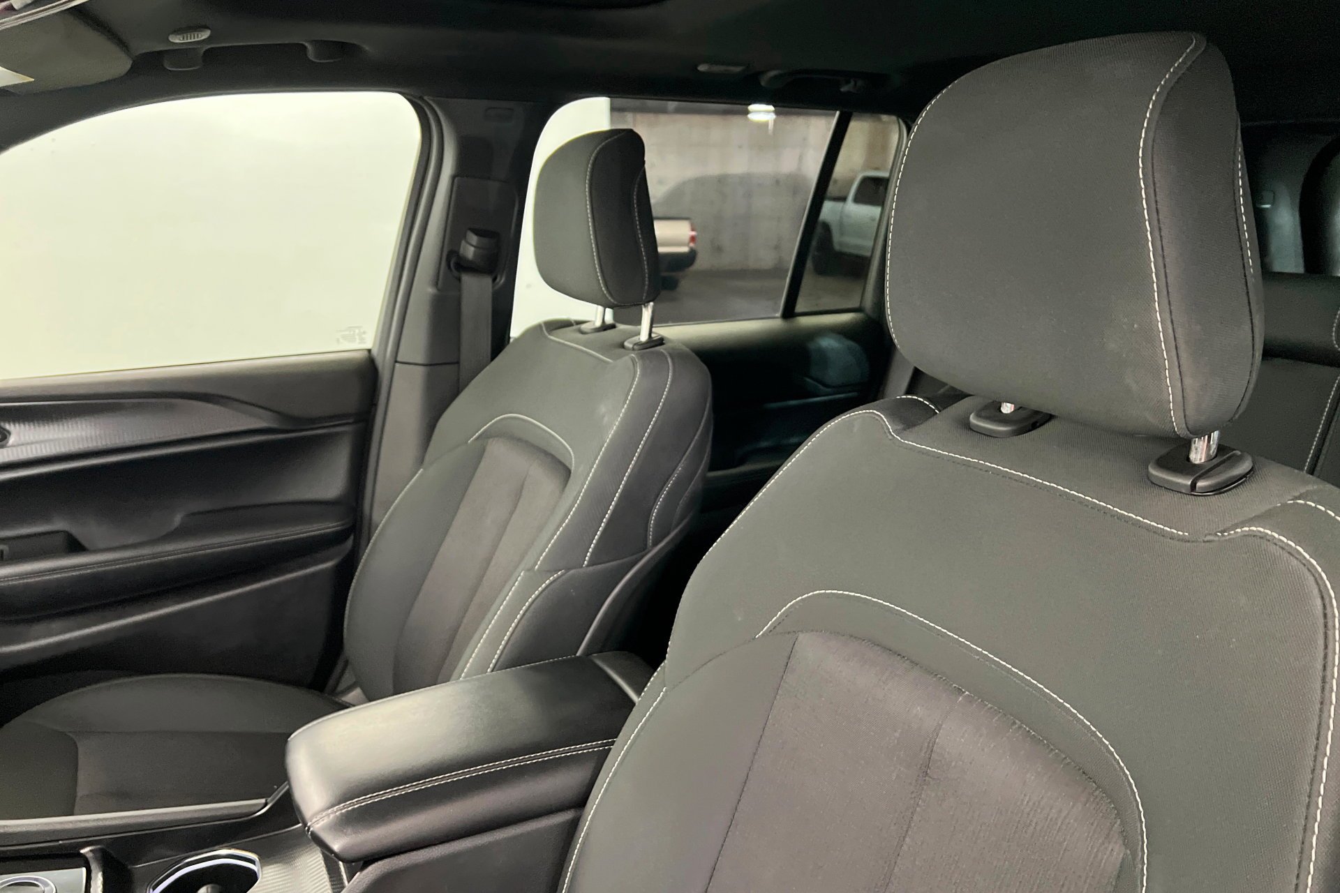 Used 2025 Diamond Black Crystal Pearlcoat Jeep Laredo X image 17