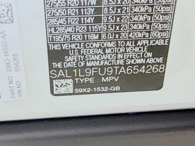 New 2026 Borasco Grey Metallic Land Rover Dynamic SE image 34