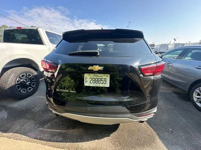 Used 2025 Black Chevrolet LT image 3