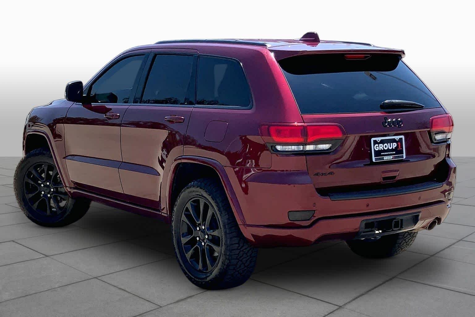 Used 2020 Velvet Red Pearlcoat Jeep Altitude image 11