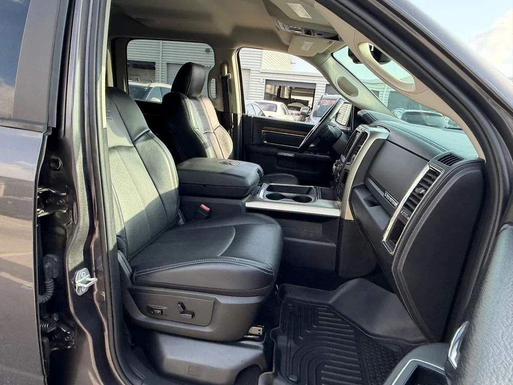Used 2018 Granite Crystal Clearcoat Metallic Ram Laramie image 20