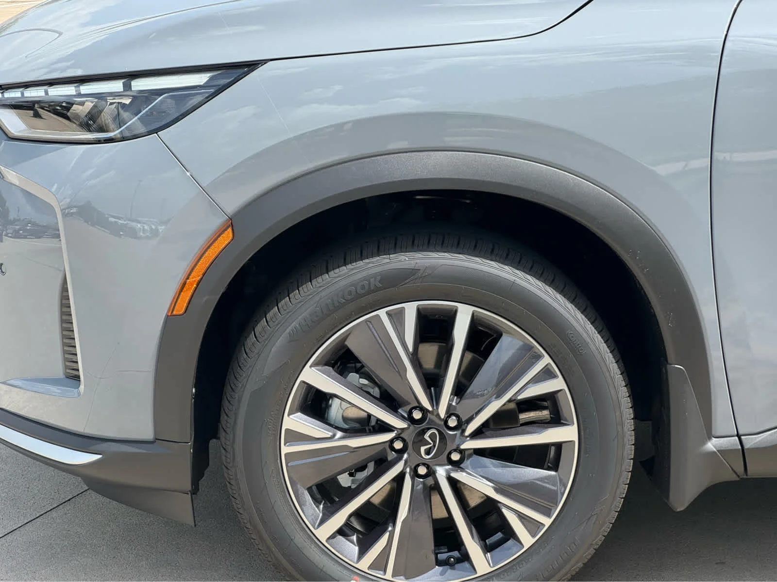 New 2027 HARBOR GRAY INFINITI Luxe FWD image 6