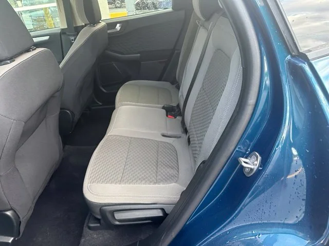 Used 2020 Green Metallic Ford SE image 12