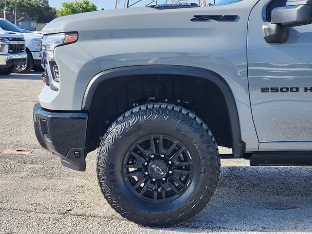 2025 Chevrolet Silverado 2500HD ZR2 - Photo 8