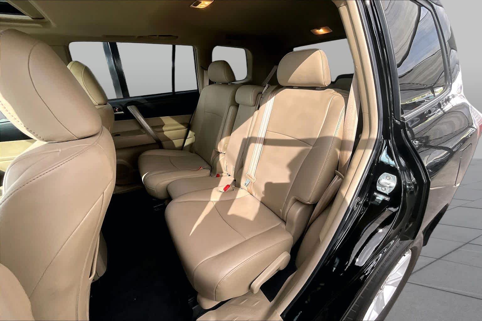 Used 2013 Black Toyota SE image 19