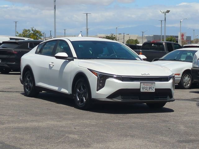 Used 2025 White Kia LXS image 2
