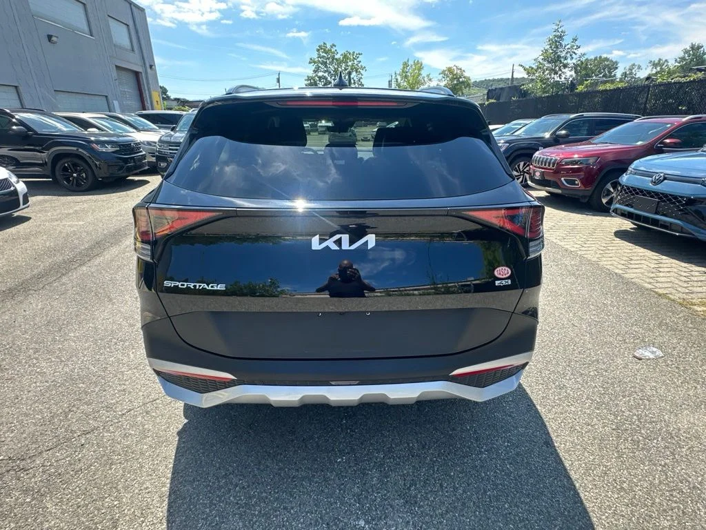 Used 2025 Black Kia EX image 5