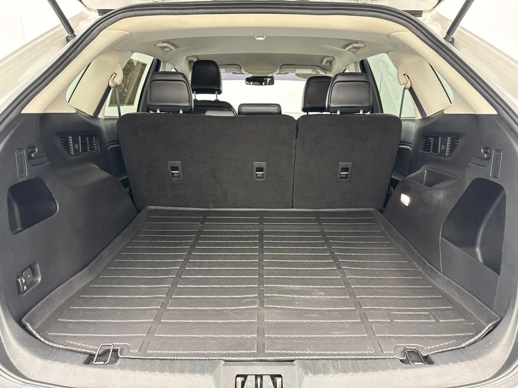Used 2022 White Ford SEL image 11