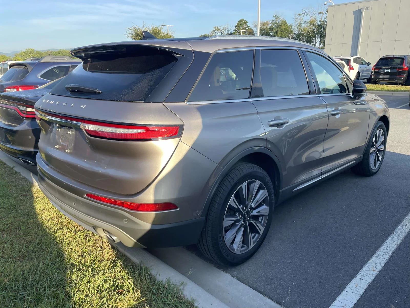 Used 2020 Iced Mocha Lincoln Reserve image 4