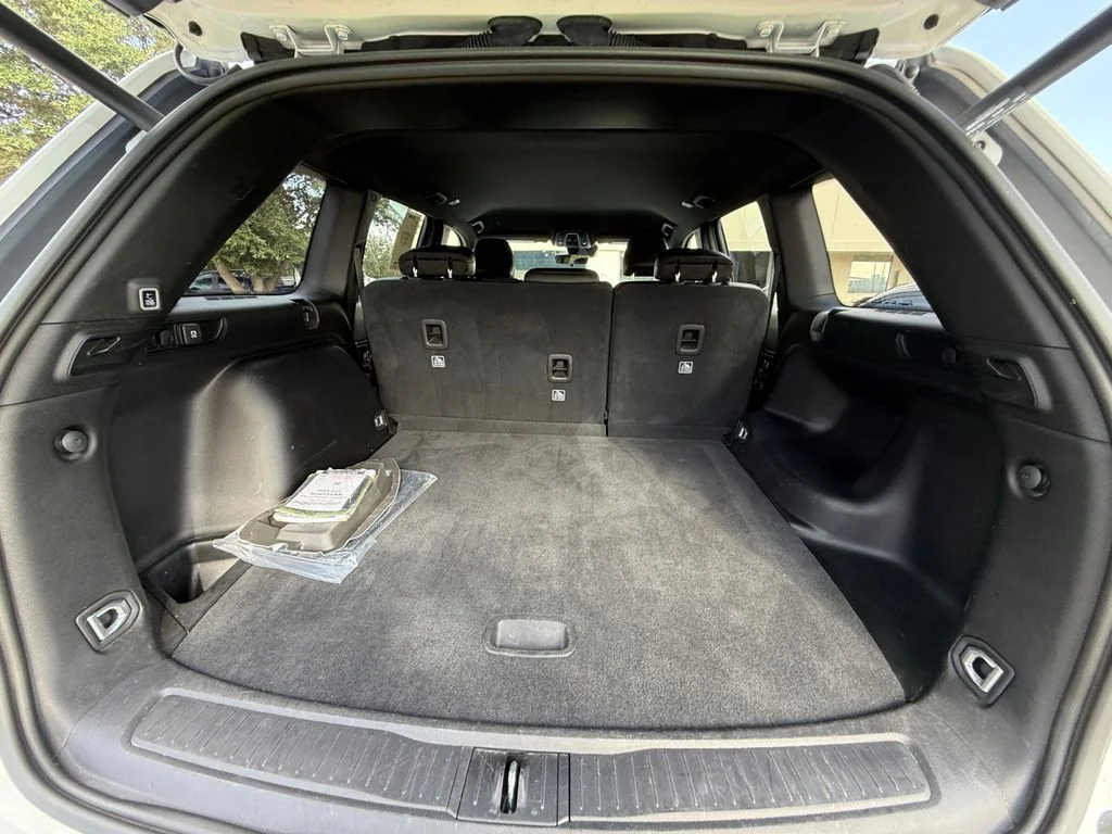 Used 2025 White Jeep Altitude image 19