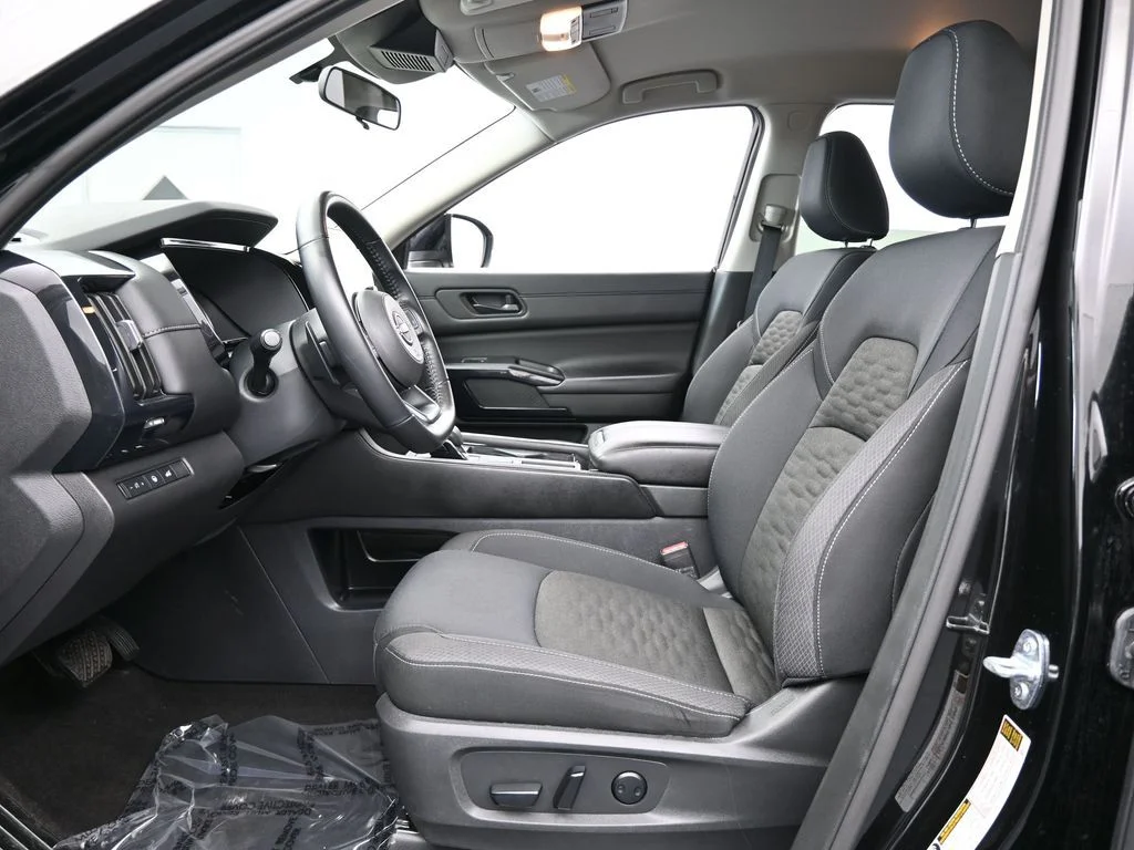 2025 Nissan Pathfinder SV - Photo 12
