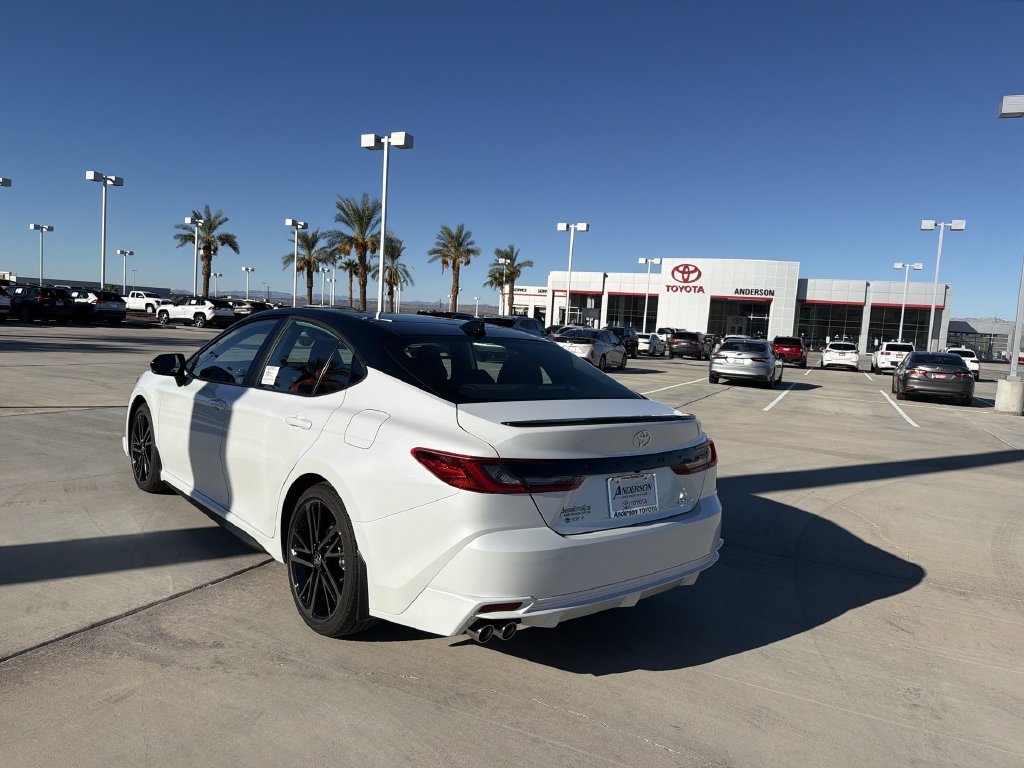 New 2026 Wind Chill Pearl with Midnight Black Metallic roof <sup>1</sup> Toyota  XSE image 7