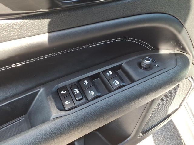 Used 2023 Silver Jeep Limited image 12