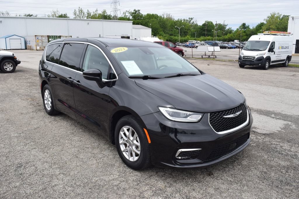 2023 Chrysler Pacifica's photo