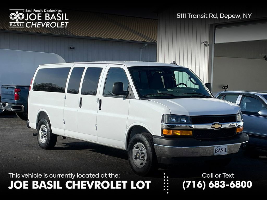 2025 Chevrolet Express 3500 LT Extended's photo