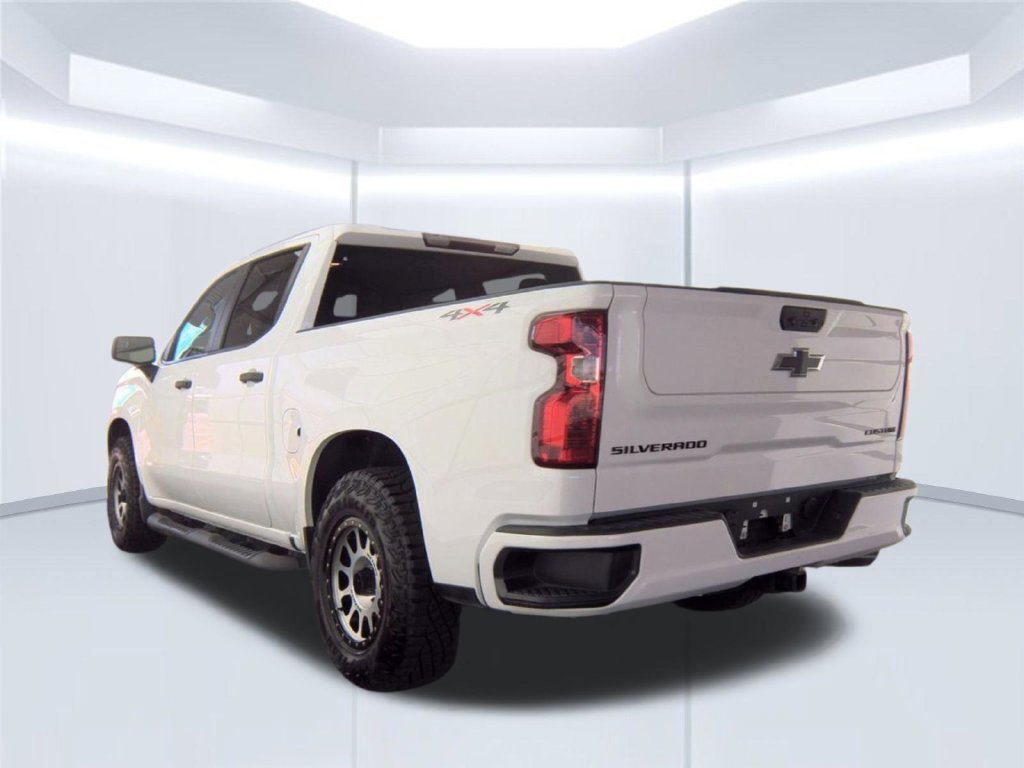 Used 2024 White Chevrolet Custom image 10