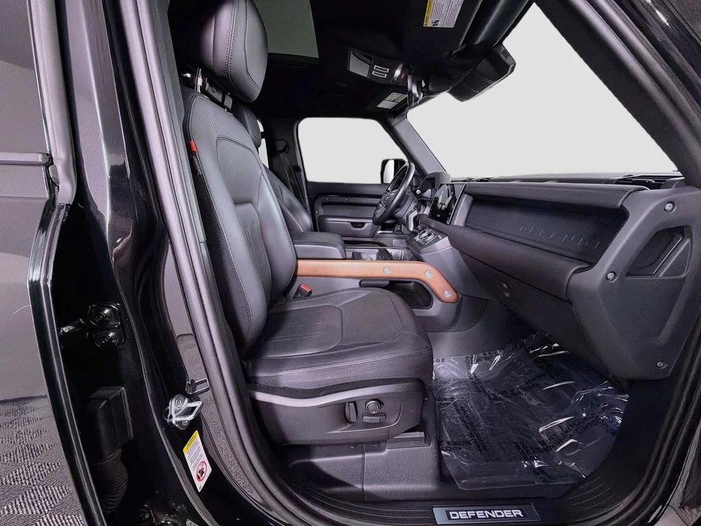 Certified Used 2023 Black Land Rover X image 31