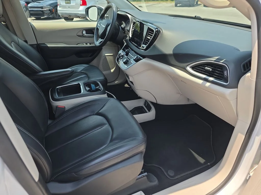 Used 2023 White Chrysler Touring L image 34