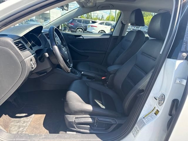 Used 2017 Pure White Volkswagen 1.4T SE image 11