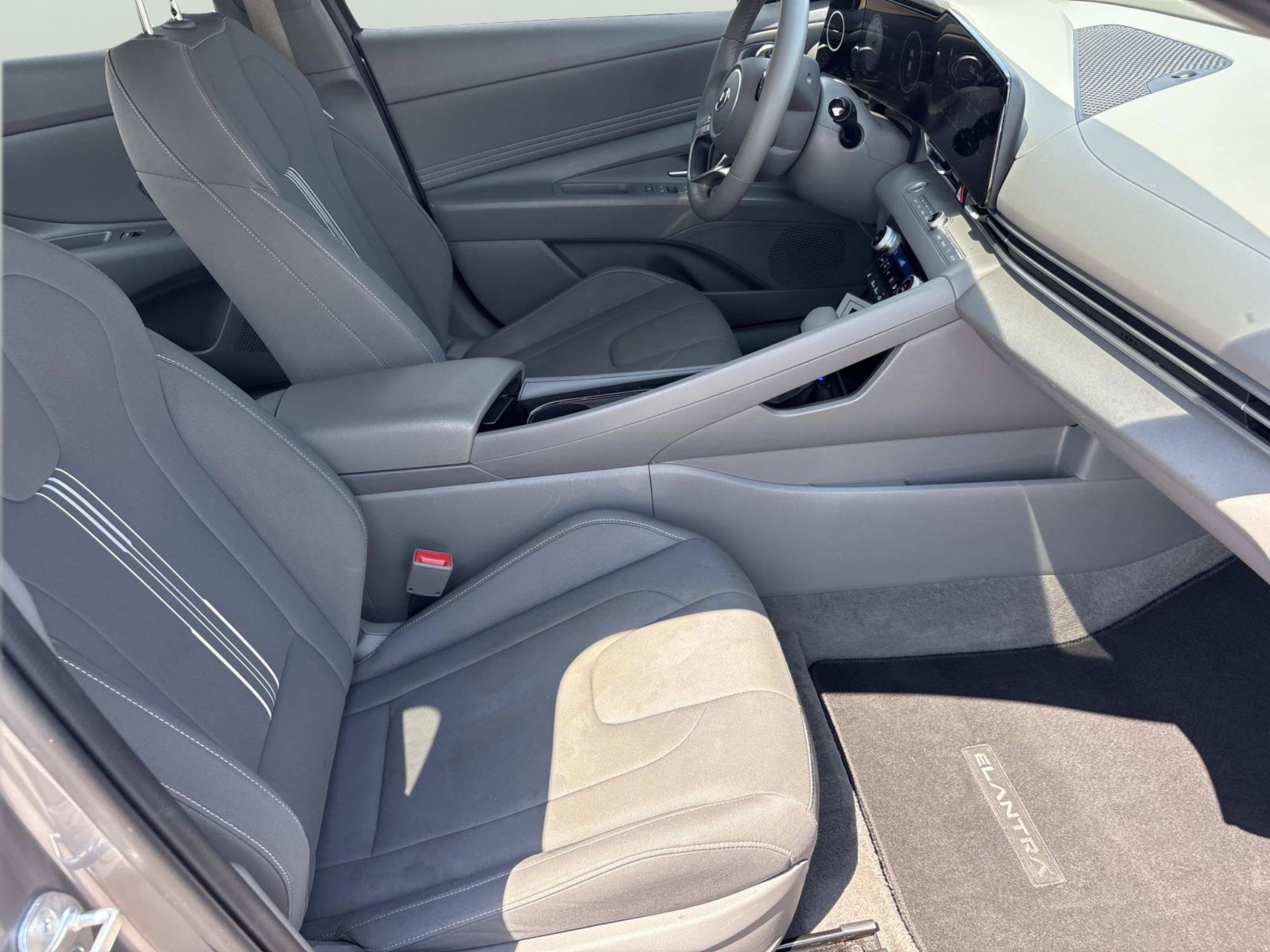 Used 2023 Fluid Metal Hyundai SEL image 18