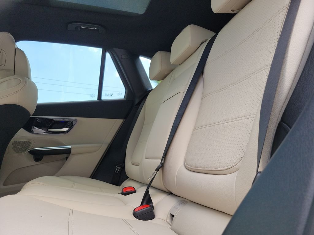 New 2026 White Mercedes-Benz GLC 300 image 9