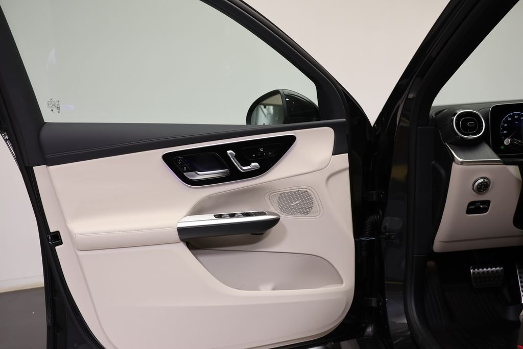 Used 2027  Mercedes-Benz GLC 300 image 30