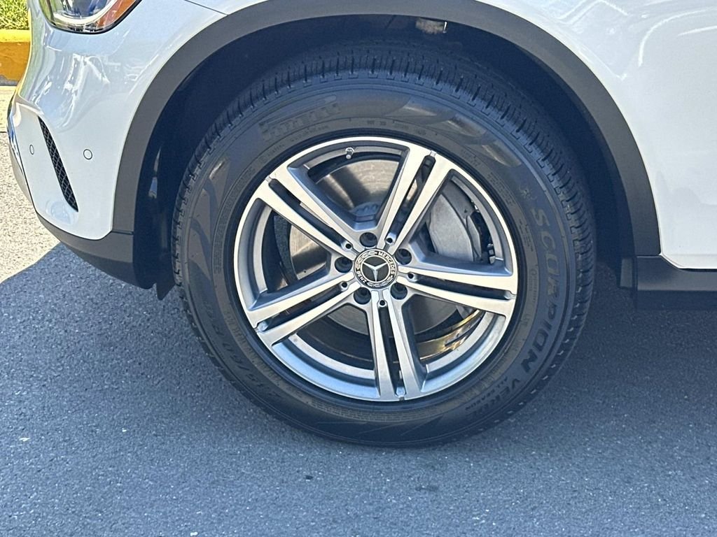 Certified Used 2022 Polar White Mercedes-Benz GLC 300 image 9