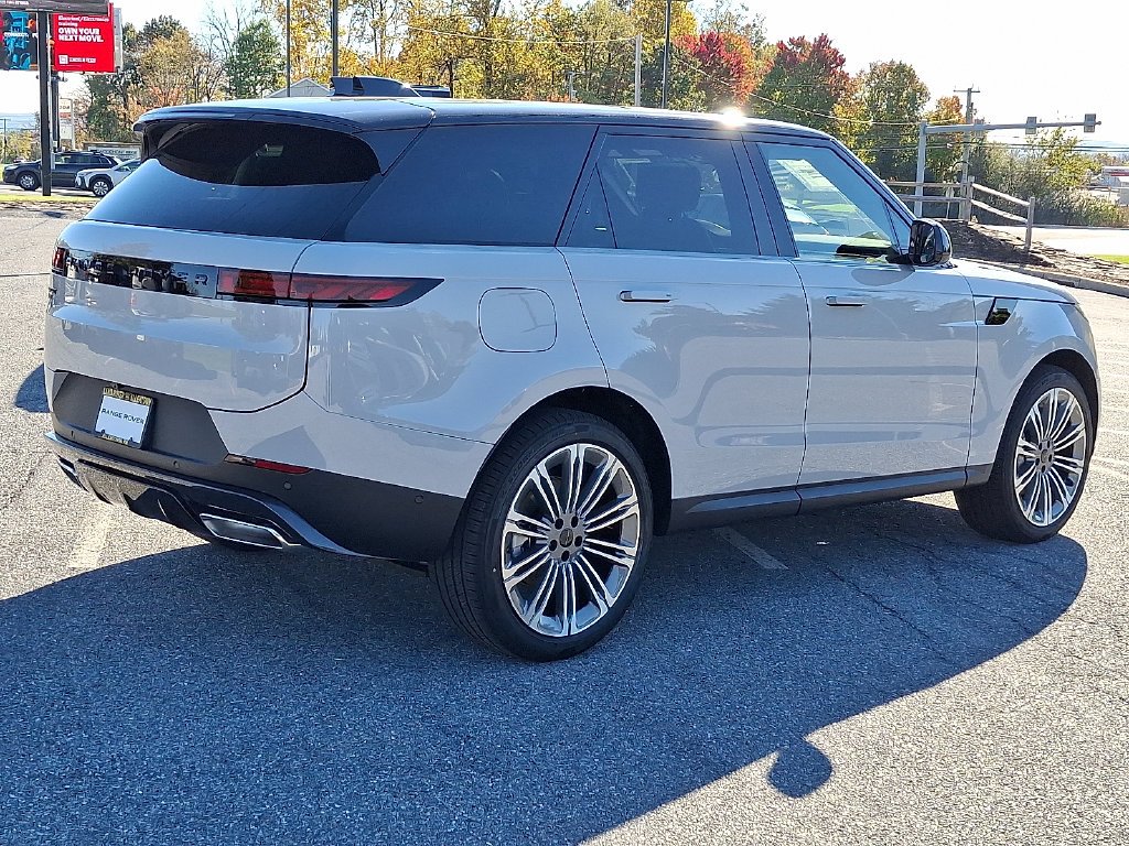 New 2027 Borasco Grey Land Rover SE image 3
