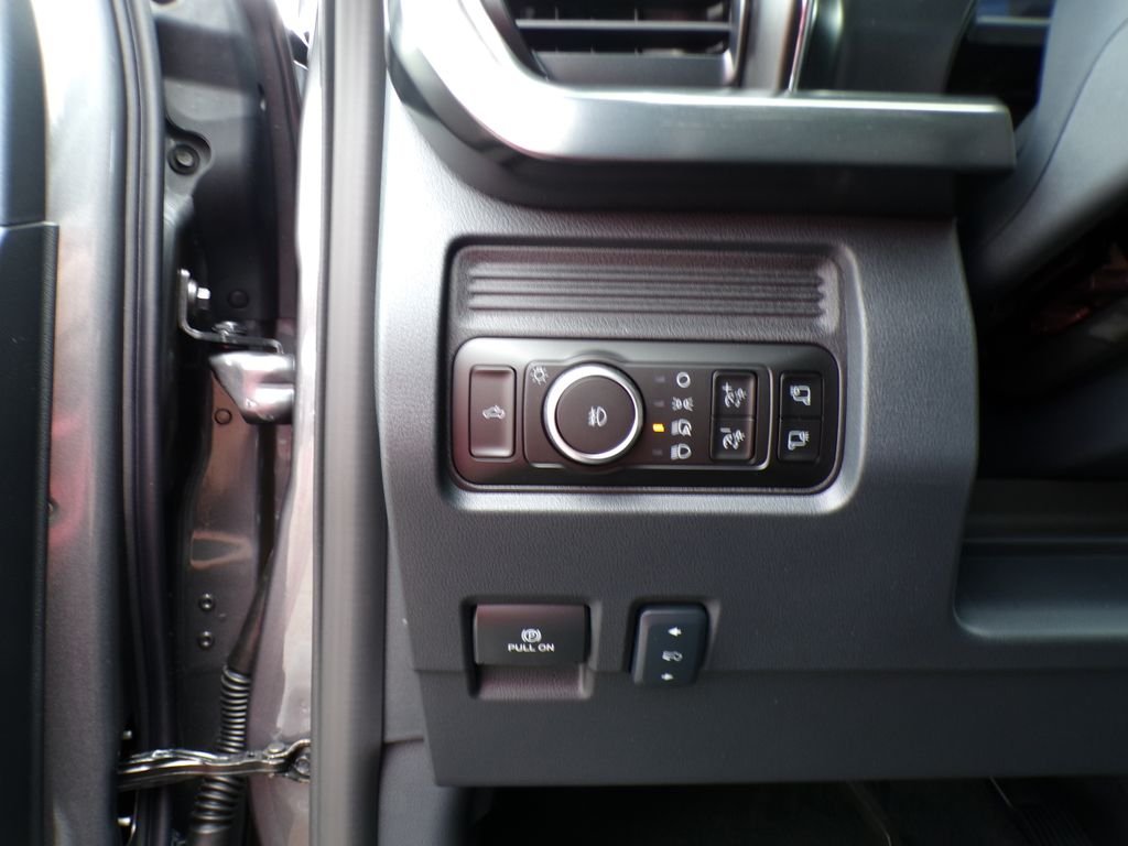 New 2026 Carbonized Gray Metallic Ford F-450® LARIAT® image 9