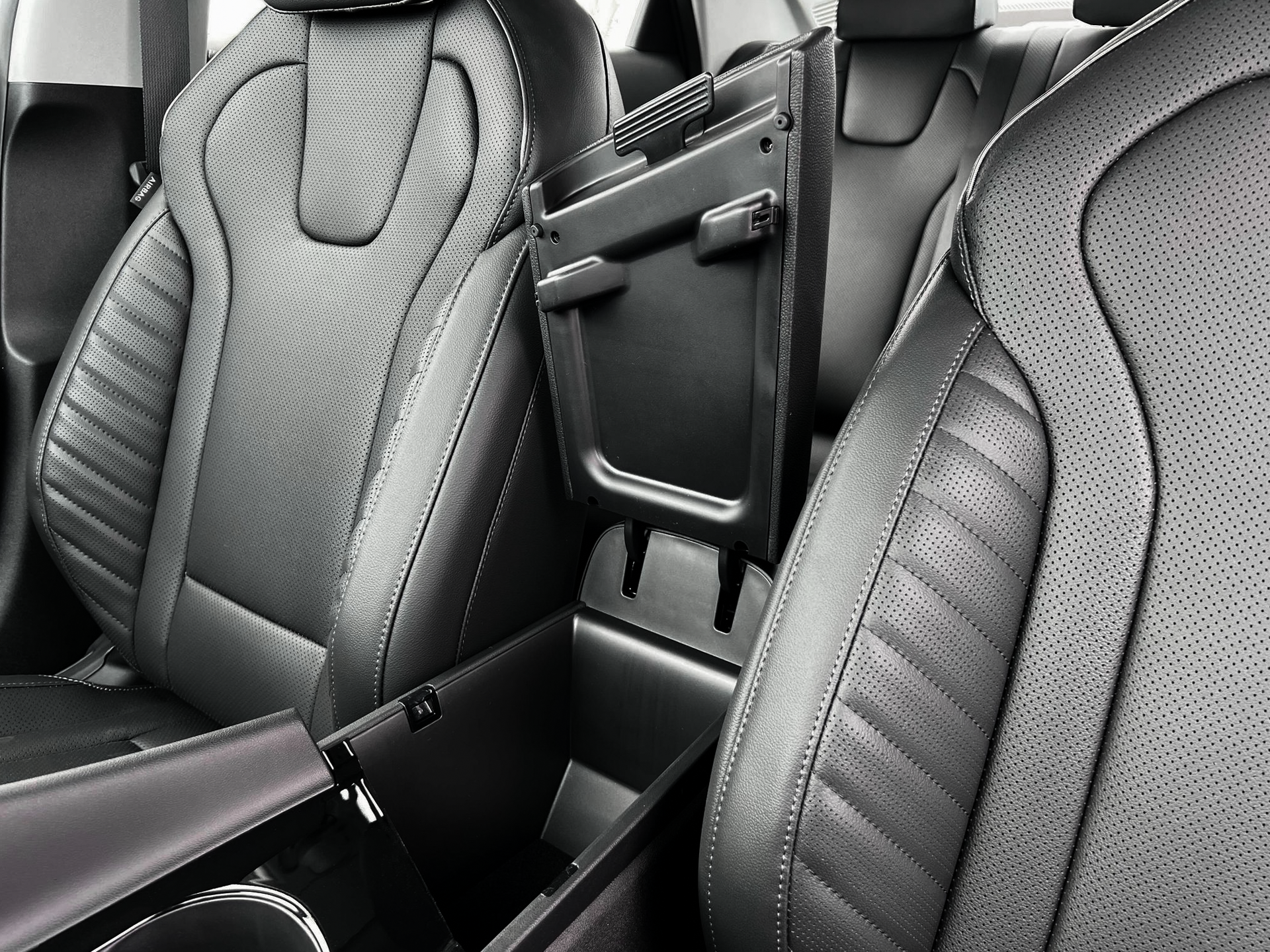 2025 Hyundai Elantra Limited - Photo 18