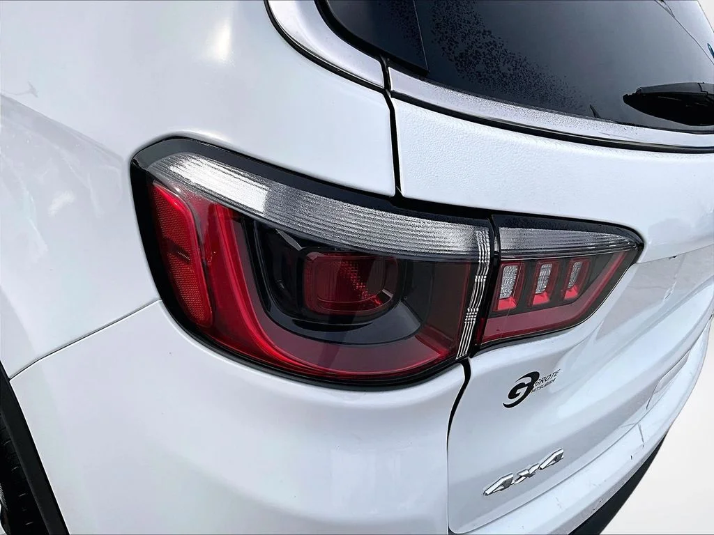 Used 2025 White Jeep Limited image 31