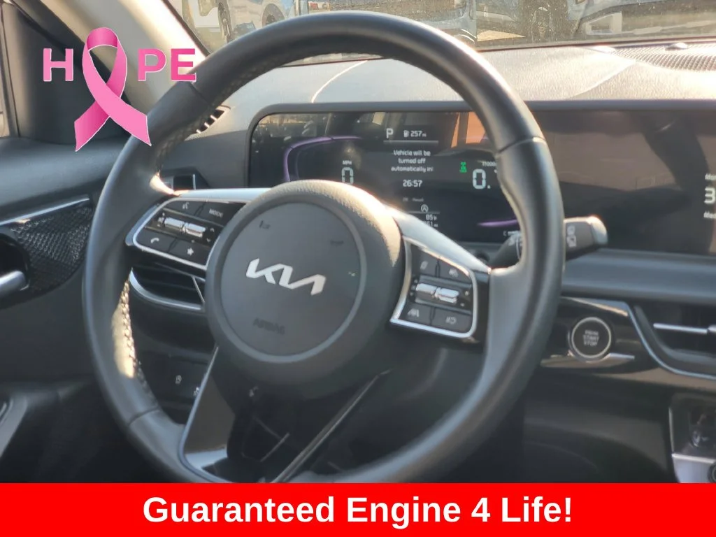 Used 2025 White Kia S image 25