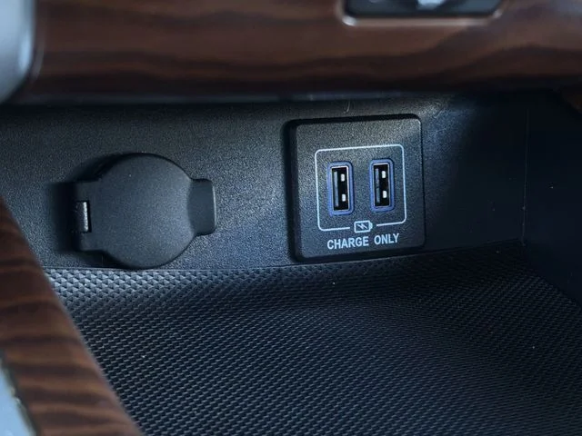 Used 2018 Silver Nissan Platinum image 29