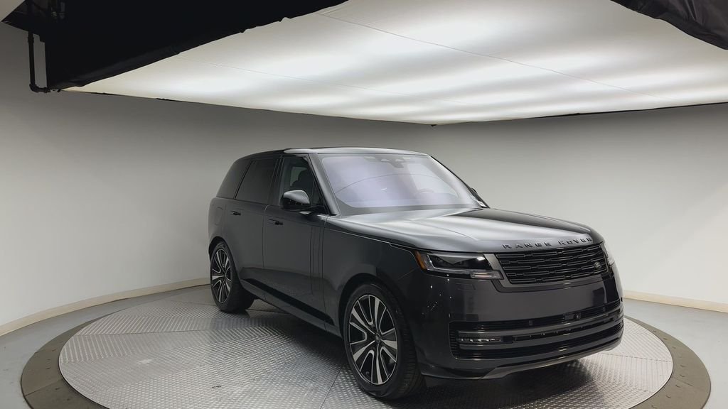 Used 2023  Land Rover SE image 8
