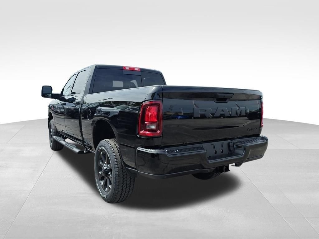 New 2026 Diamond Black Crystal Pearl-Coat Exterior Paint RAM Tradesman image 3