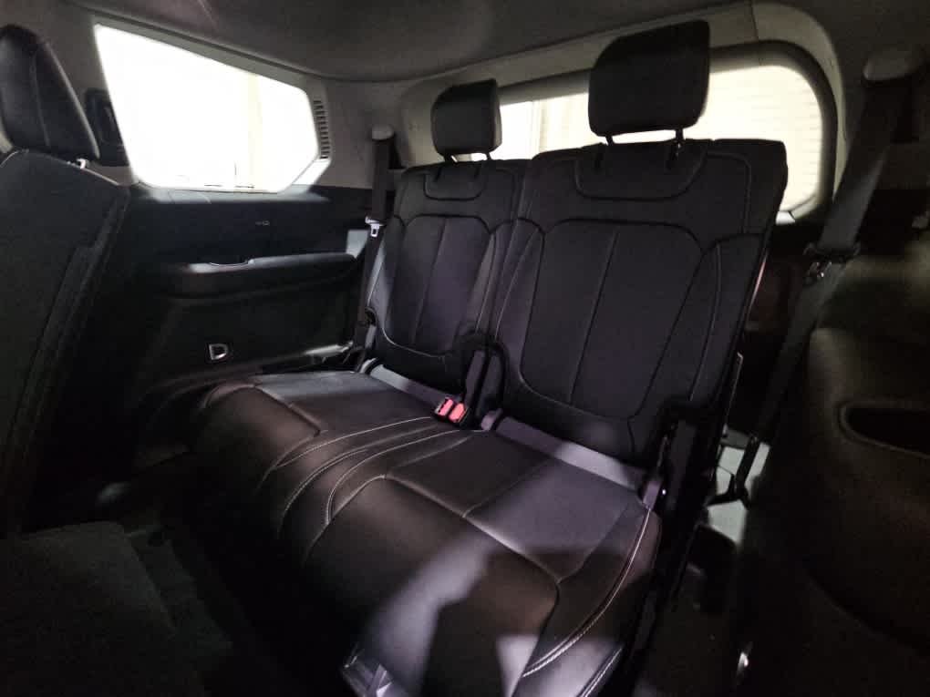 Used 2021 Metallic Jeep Limited image 14