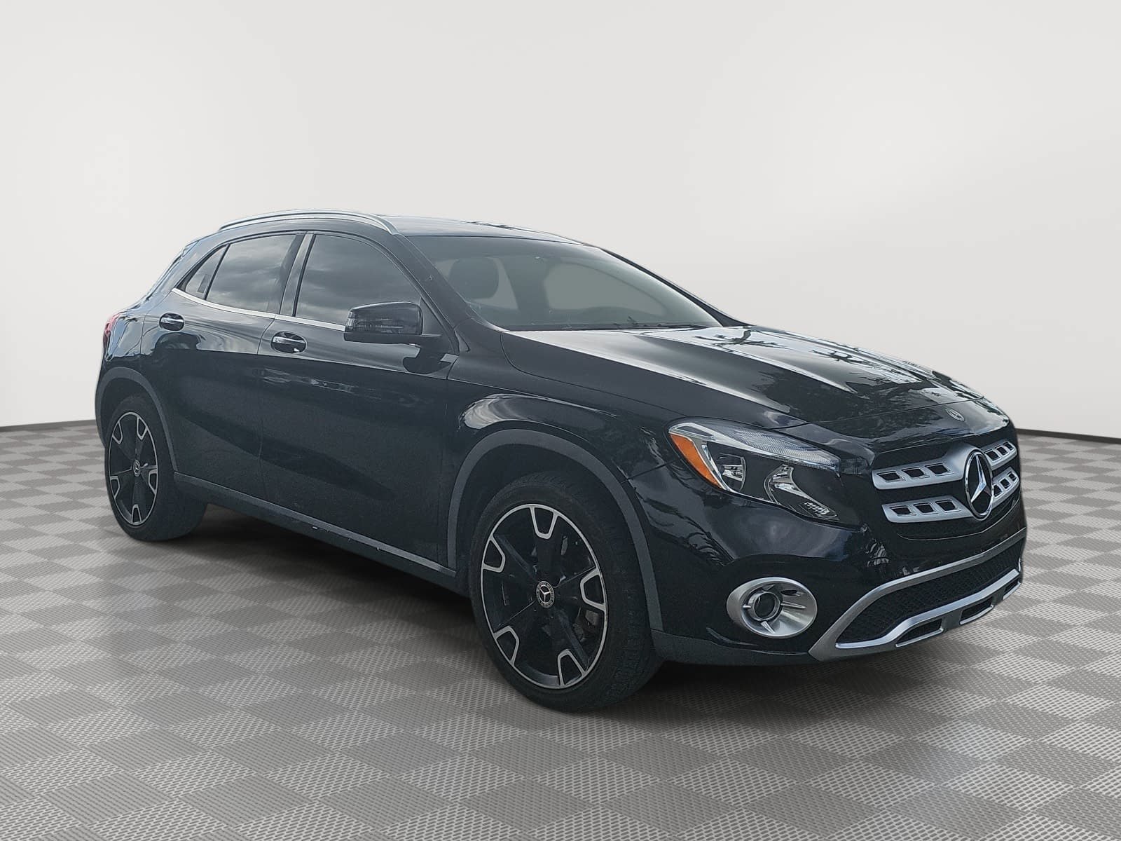Used 2019 White Mercedes-Benz GLA 250 image 2