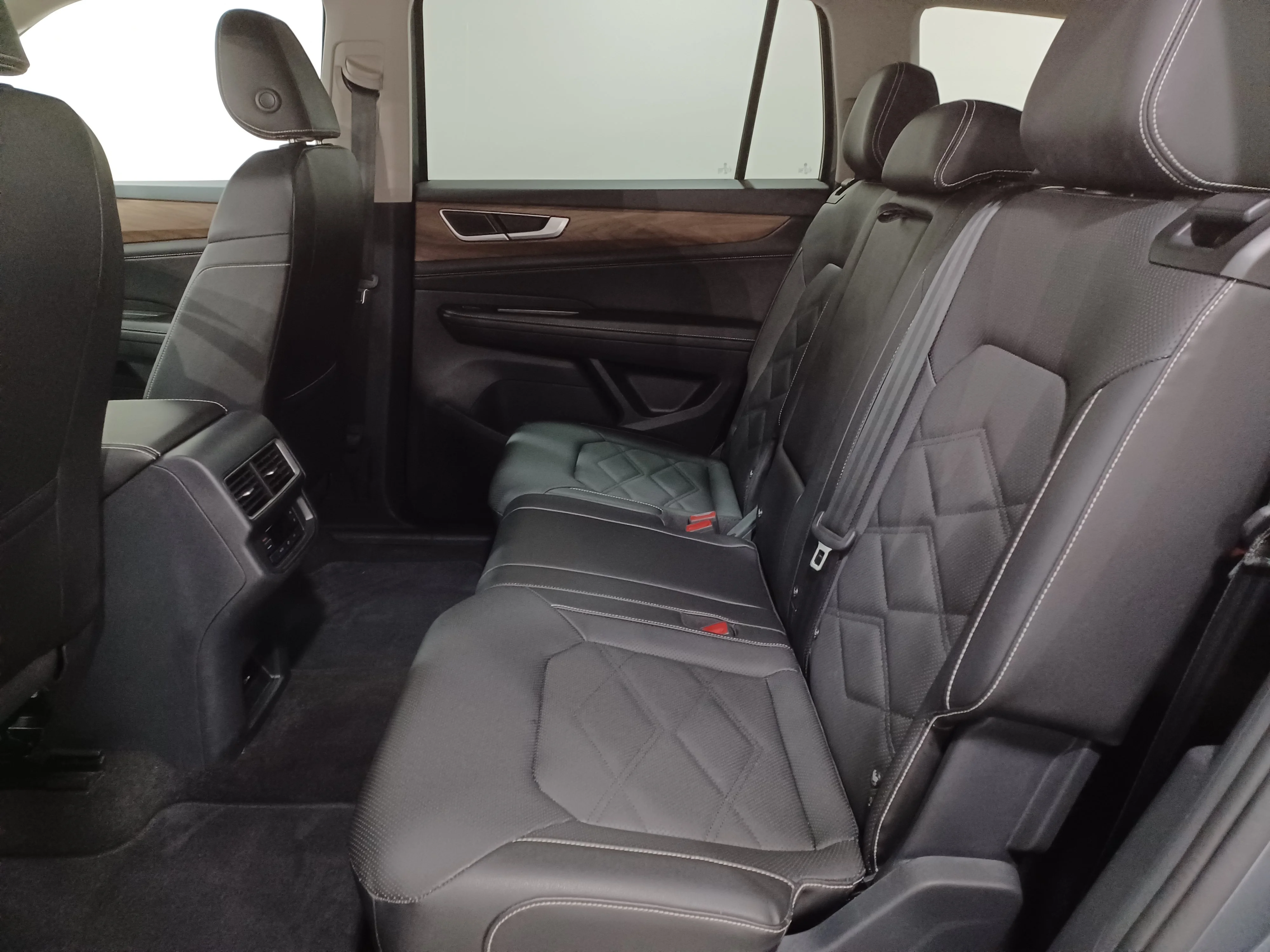 Certified Used 2025 Platinum Gray Metallic Volkswagen Comfortline 4Motion*7 Pass | AWD | Adaptive Cruise | Remote Start | Cooled Leather | Htd Wheel image 11