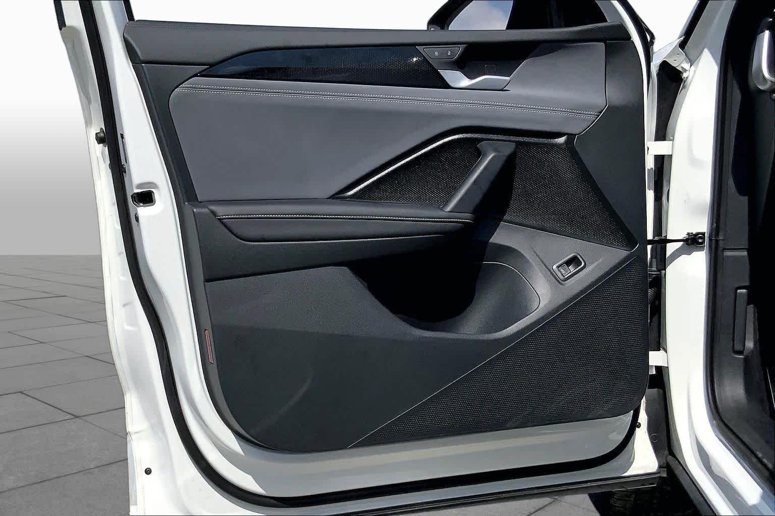 Used 2025  Deep Black Roof Volkswagen SE R-Line Black image 21