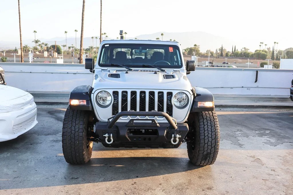 Used 2022 Silver Jeep Rubicon image 3