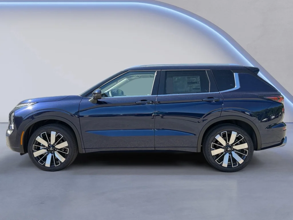 New 2026 Cosmic Blue Metallic Mitsubishi SE image 6