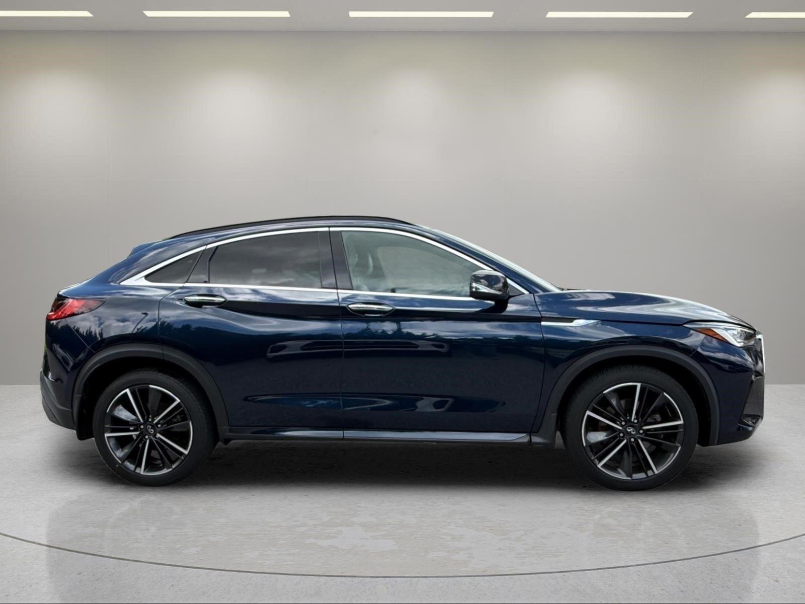 Used 2023 Hermosa Blue INFINITI LUXE image 4