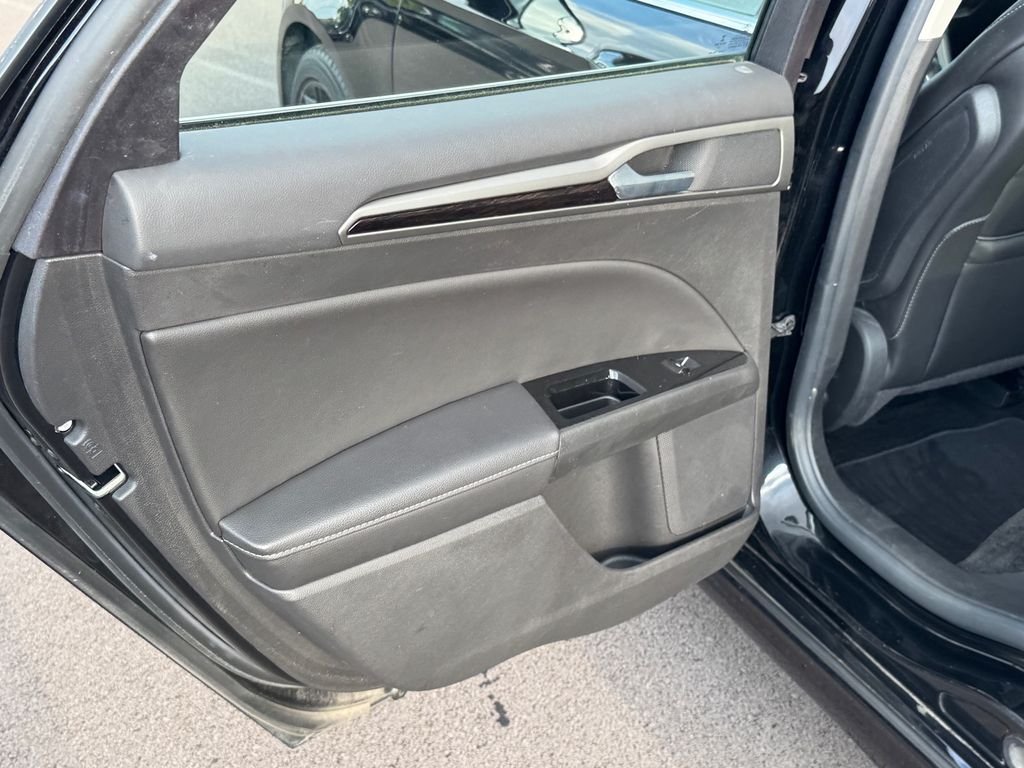 Used 2016 Black Ford SE image 13