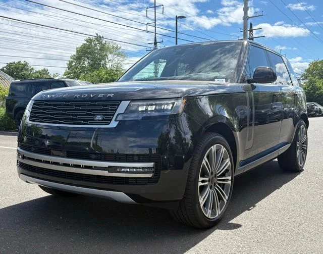 New 2026 Santorini Black Land Rover SE image 3