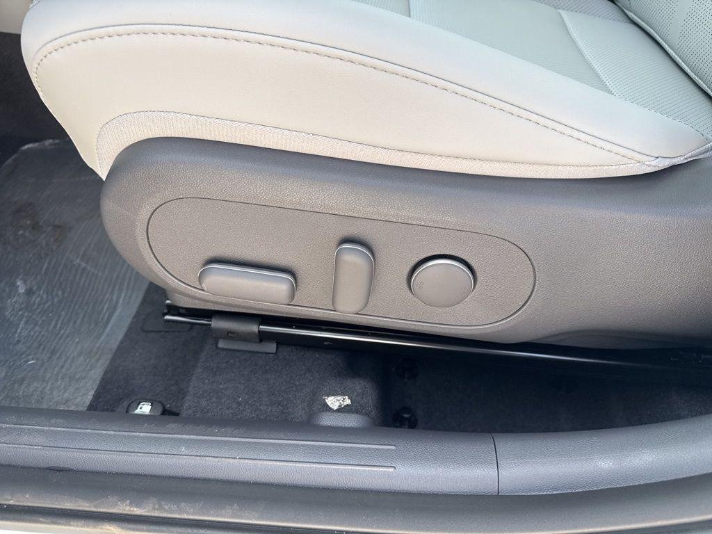 New 2026 White Hyundai Limited AWD image 13